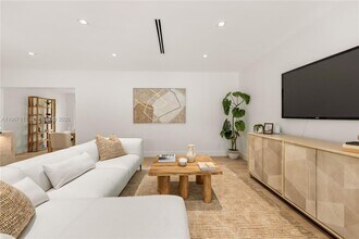 6011 Maynada St in Coral Gables, FL - Building Photo - Building Photo