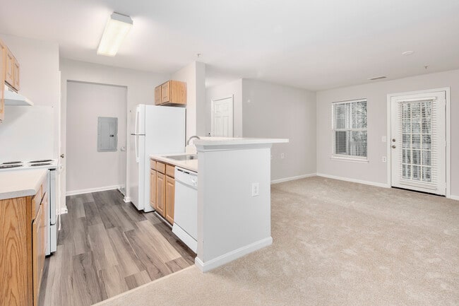 The Crossings At Summerland in Woodbridge, VA - Building Photo - Interior Photo
