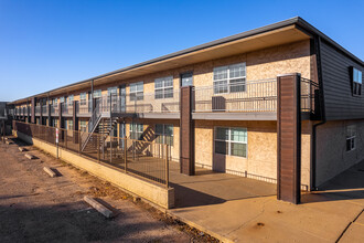 Courtyards by the Lake in Lubbock, TX - Foto de edificio - Building Photo