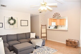 3815 Oldenburg Ln in College Station, TX - Foto de edificio - Building Photo