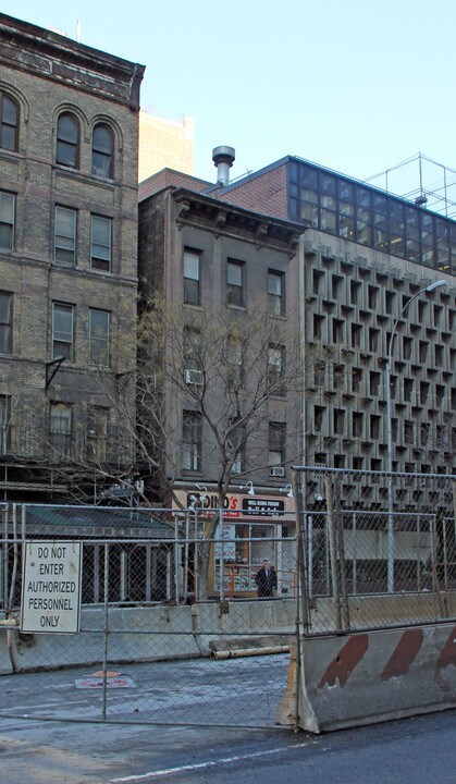 1509 Second Ave in New York, NY - Building Photo