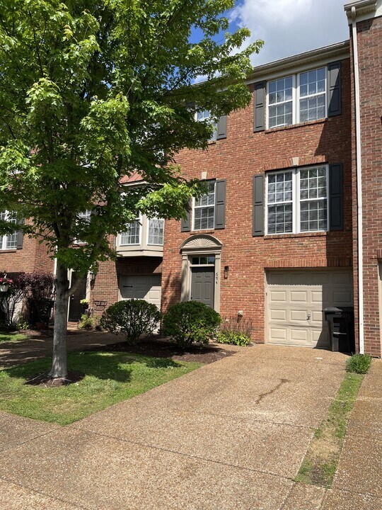 694 Huffine Manor Cir in Franklin, TN - Building Photo