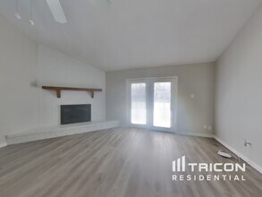 1715 Hazyknoll Ln in Houston, TX - Building Photo - Building Photo