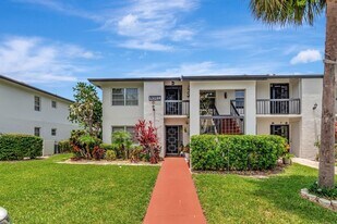 13194 Lucinda Palm Ct in Delray Beach, FL - Building Photo