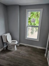 1002 E 76th St in Cleveland, OH - Foto de edificio - Building Photo