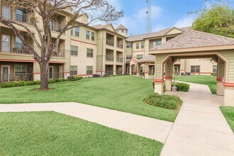 200 W Yoakum Ave in Kingsville, TX - Building Photo - Building Photo