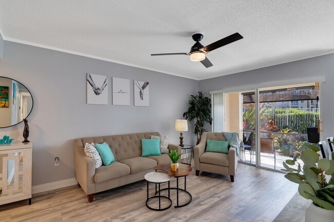 1670 N 42ND Cir, Unit 102 in Vero Beach, FL - Foto de edificio - Building Photo