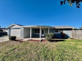 3717 Cedarwood Dr in Holiday, FL - Building Photo