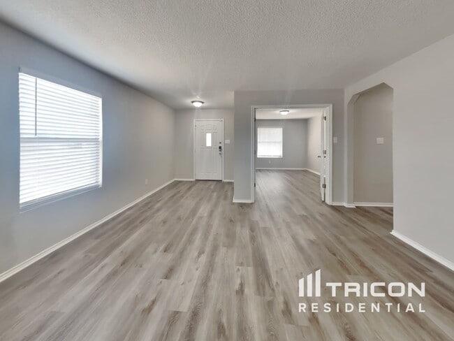 16247 Kentucky Ridge in Selma, TX - Foto de edificio - Building Photo
