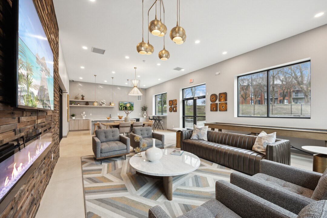 Park at City West Apartments in Eden Prairie, MN - Foto de edificio