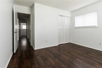 6005 Hogan Ave in Austin, TX - Foto de edificio - Building Photo
