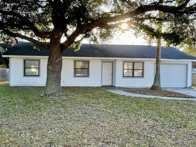 property at 154 Green Acre Cir N