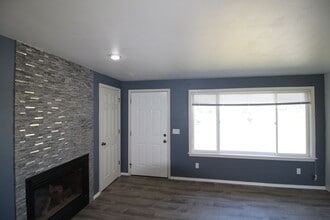 1884 SW Beeksma Dr in Oak Harbor, WA - Building Photo - Building Photo