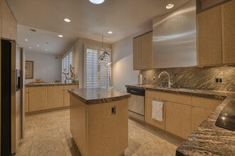 17 Lakeshore Dr in Rancho Mirage, CA - Building Photo - Building Photo