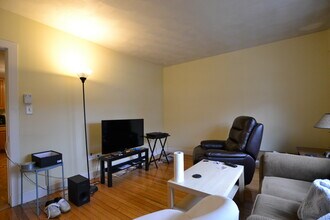 20 Shanley St, Unit 1 in Boston, MA - Foto de edificio - Building Photo