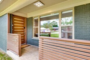 6330 Marquita Ave in Dallas, TX - Building Photo