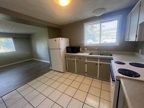 649 Farquhar St in Nanaimo, BC - Building Photo - Building Photo