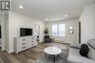 1231 University Ave W in Windsor, ON - Building Photo - Building Photo