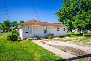 705 E 10th St in Washington, IA - Building Photo