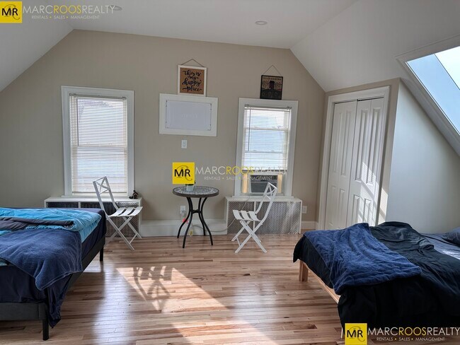 14 Lincoln Rd in Newton, MA - Foto de edificio - Building Photo