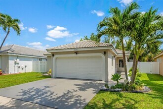 18273 NW 7th St in Pembroke Pines, FL - Building Photo - Building Photo