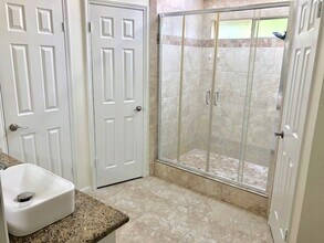 6650 Grove Field Ln in Houston, TX - Building Photo - Building Photo