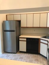 29 Amberly Ct, Unit 29 in Franklin Park, NJ - Building Photo - Building Photo