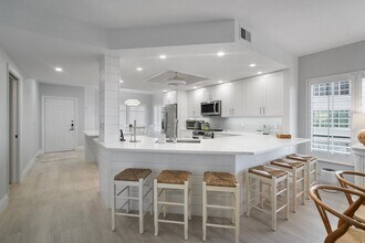 13105 Vanderbilt Dr in Naples, FL - Building Photo - Building Photo