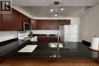 270 Eiwo Ct in Waterloo, ON - Building Photo - Building Photo