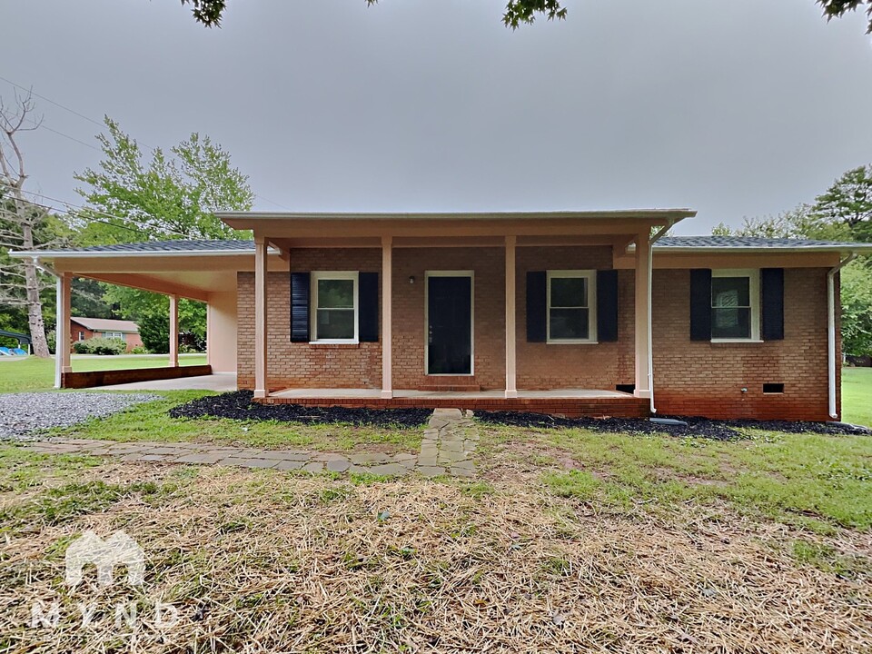 712 Winterfield Rd in Statesville, NC - Building Photo