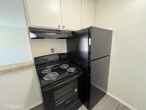 686 E Cottonwood Rd, Unit 1 in Palm Springs, CA - Foto de edificio - Building Photo