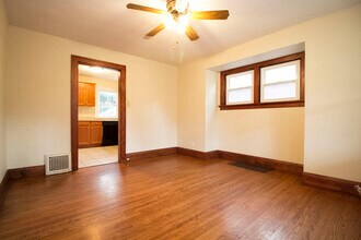 2151 W Sylvania Ave in Toledo, OH - Building Photo - Building Photo
