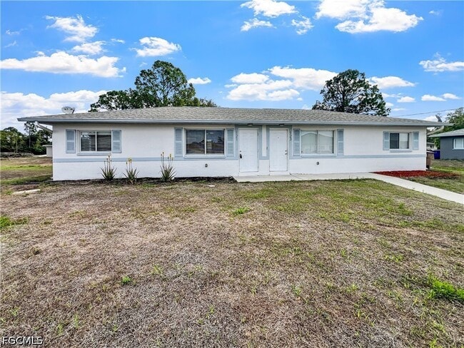 121 Gordon Ave S in Lehigh Acres, FL - Building Photo - Building Photo