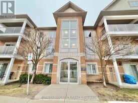 128 Aspen Springs Dr in Clarington, ON - Building Photo