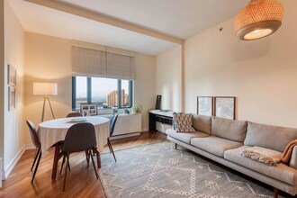 105 Greene St, Unit 1505 in Jersey City, NJ - Foto de edificio - Building Photo