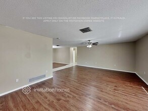 8900 Phyliss Ave in Sarasota, FL - Foto de edificio - Building Photo
