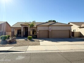 235 E Smoke Tree Rd in Gilbert, AZ - Building Photo