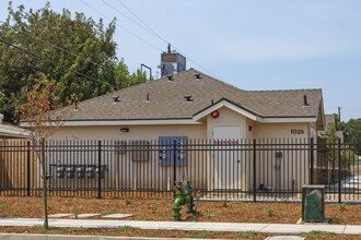 White St Apartments in Hanford, CA - Building Photo - Building Photo