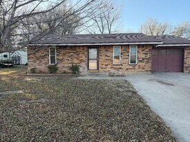 2935 Meadowview Dr in Woodward, OK - Building Photo