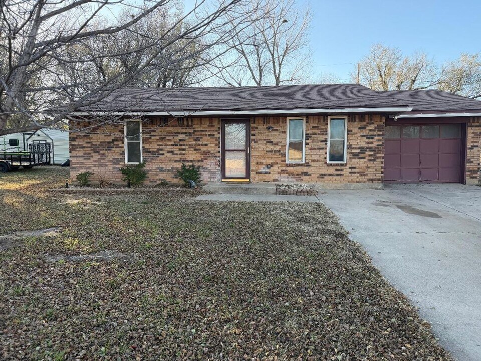 2935 Meadowview Dr in Woodward, OK - Building Photo