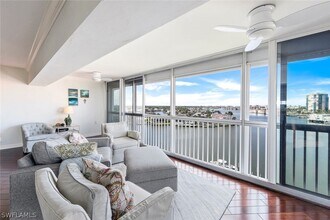 250 Park Shore Dr in Naples, FL - Building Photo - Building Photo