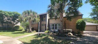 11302 Meadow Lake Dr in Houston, TX - Building Photo