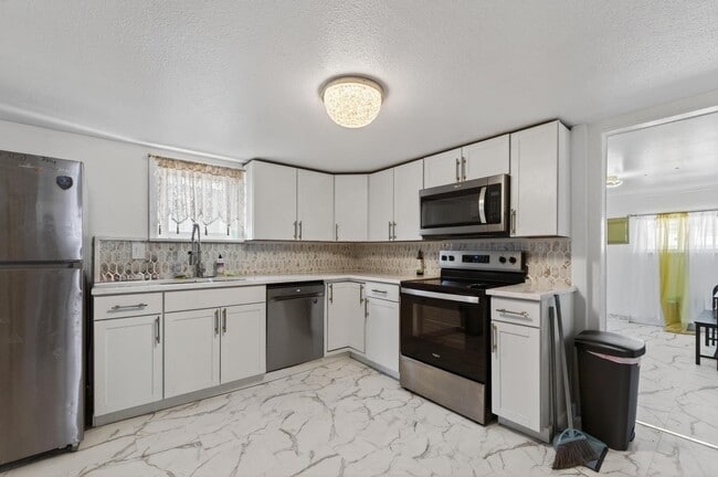 property at 307 E Oak St