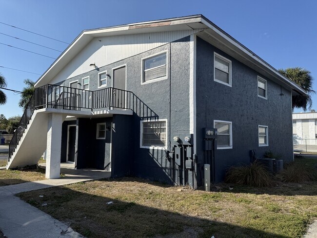 2505 Hanson St in Ft. Myers, FL - Building Photo - Building Photo