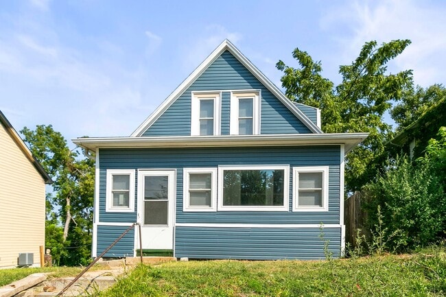 property at 3042 Cottage Grove Ave