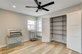 1017 E Oakey Blvd in Las Vegas, NV - Building Photo - Building Photo