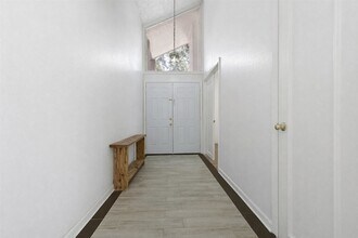 7131 Westbranch Dr in Houston, TX - Building Photo - Building Photo