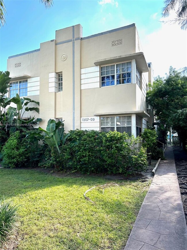 1309 Euclid Ave in Miami Beach, FL - Foto de edificio - Building Photo