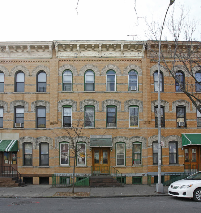 810 Seneca Ave in Ridgewood, NY - Building Photo - Building Photo