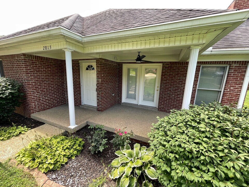 2815 Brassfield Cir in Shelbyville, KY - Building Photo